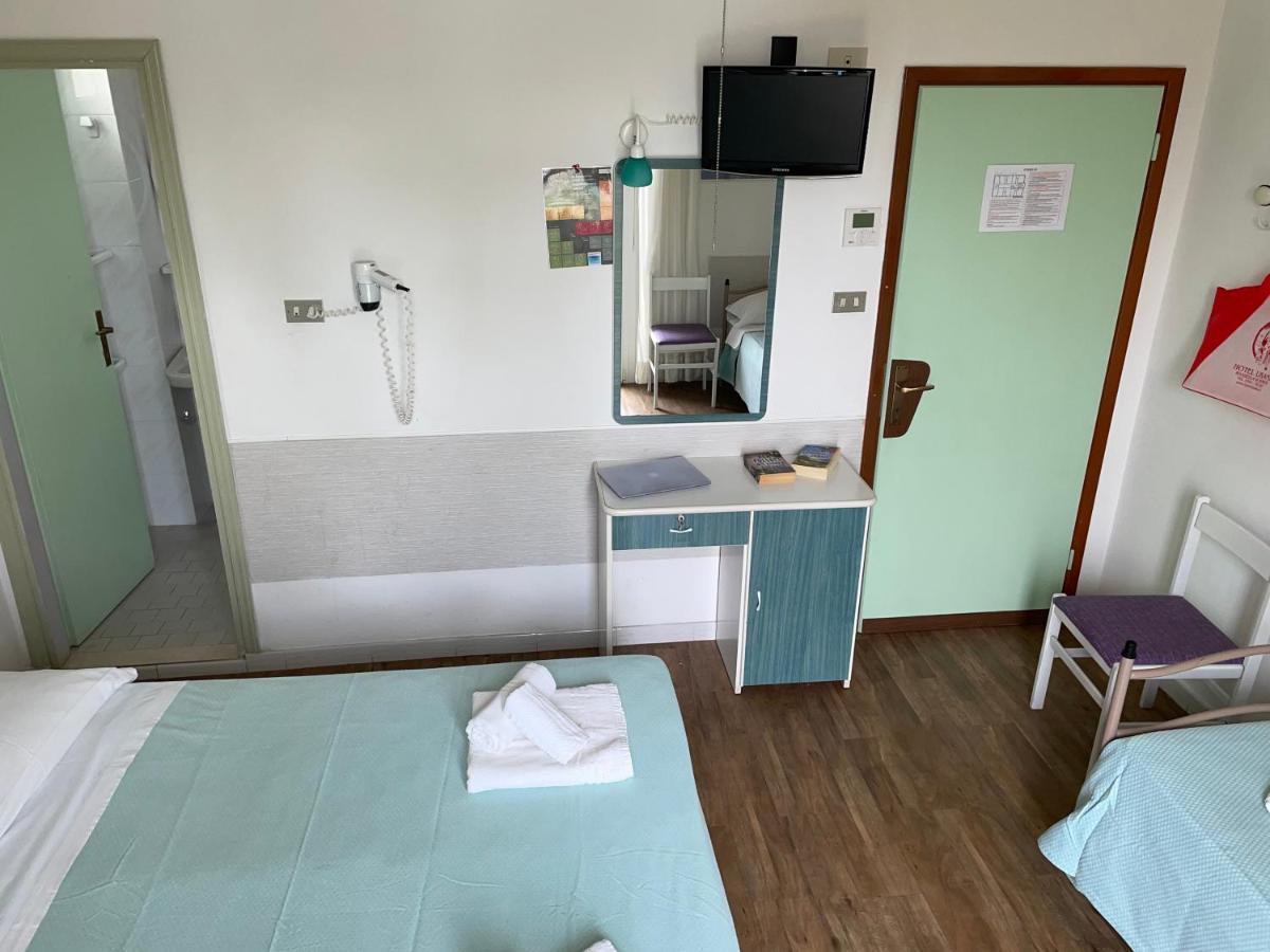 尤尼娅酒店 里米尼 外观 照片