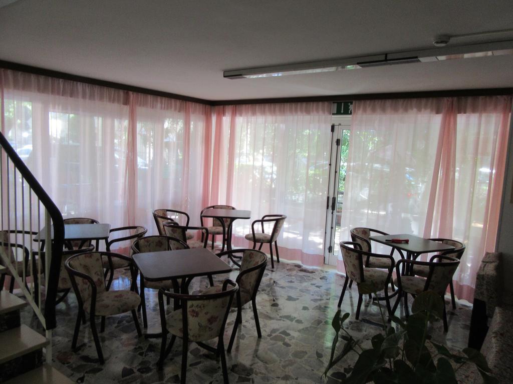 尤尼娅酒店 里米尼 外观 照片